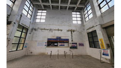 在富山號誌站至瀧溪車站之間，有富山隧道(74公尺)、大竹一號隧道(1452公尺)以及大竹溪橋。
&nbsp;