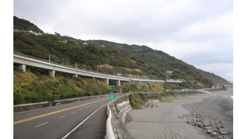 多良車站位於瀧溪站與金崙站區間，自2006年7月1日起結束旅客業務，同年10月1日正式裁撤。
&nbsp;