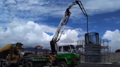 台鐵利嘉溪橋，總長418公尺，於知本站與康樂站間跨越利嘉溪（共20跨、跨距19.8公尺）。利嘉溪為臺東縣管之沖刷型河川，長期侵蝕之下致使原橋梁基礎裸露，嚴重處甚至逾10公尺，爰於2016年11月決議局部改線，另建雙軌橋梁。新建利嘉溪橋長455公尺，以40.5公尺跨距（共10跨）跨越利嘉溪。