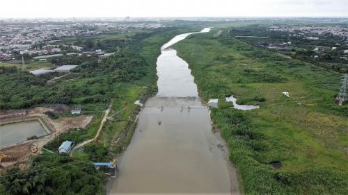 玉峰堰主要為穩定山上淨水場的取水而興建，水源攔截自曾文溪上游之溪水，由於水質較不穩定，經由山上淨水場第一次處理後，需再送至潭頂淨水場進行第二次處理，方可供應民生及工業使用。
&nbsp;