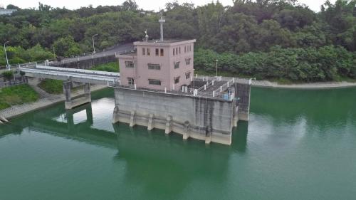 舊送水工於1930年建造完成，1997年另建造一座新送水工，舊送水工則退居輔助用水及調節之用。
&nbsp;