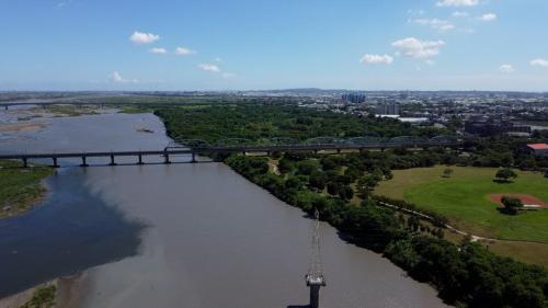 下淡水溪鐵橋（高屏大橋）。
&nbsp;