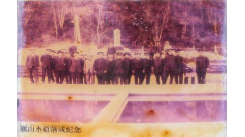 旗山水道建於1925年，由於1923年日本關東大地震政府財政困難，旗山水道建造之初係由民間出資興建，由旗山信用組合（今旗山區農會）與水利組合簽訂供水合約，由旗山信用組合負責興建水道設施，由水利組合負責提供楠梓仙溪旗山圳水源，水道完成後設備所有權歸屬水利組合，由水利組合支付使用費予信用組合。旗山水道是當時高雄縣境內最早建設的現代化自來水設施。
&nbsp;