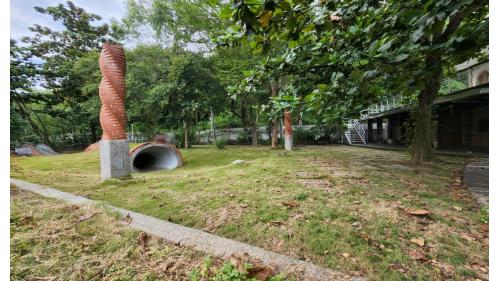 濾過池為鋼筋混凝土構造，當時水道設施為圳水經過濾後，利用高差水位配水至市街。1975年過濾設施改建為兒童游泳池，於1996年廢棄。原貌已不覆見。
&nbsp;