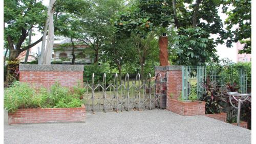濾過池為鋼筋混凝土構造，當時水道設施為圳水經過濾後，利用高差水位配水至市街。1975年過濾設施改建為兒童游泳池，於1996年廢棄。原貌已不覆見。
&nbsp;