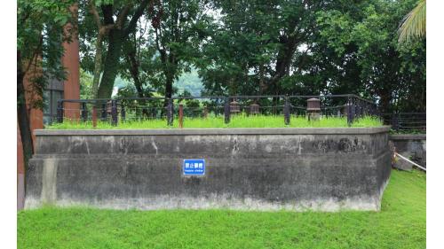 淨水池於1930年增建完成，位於過濾池左下方，上覆土設六處換氣孔。
&nbsp;