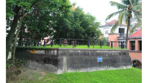 淨水池於1930年增建完成，位於過濾池左下方，上覆土設六處換氣孔。
&nbsp;