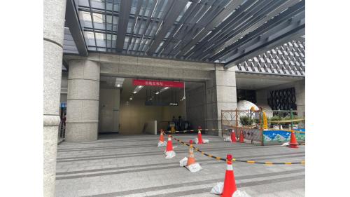 車站位於信義路四段通安里、敦煌里、敦安里與義安里交界處，安和路口東側，也因此而得名。車站構造為地下二層車站，一座島式月台，五個出入口。【圖/出口1，位於安和路側】
&nbsp;