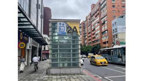 無障礙電梯位於出口2A與5。
&nbsp;