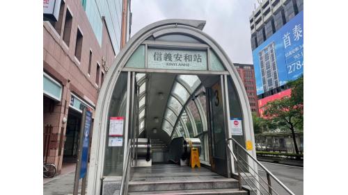 &nbsp;3號出口位於車站東端(通化街，單向電扶梯，出站專用)，出口3為電扶梯單向通行。
&nbsp;