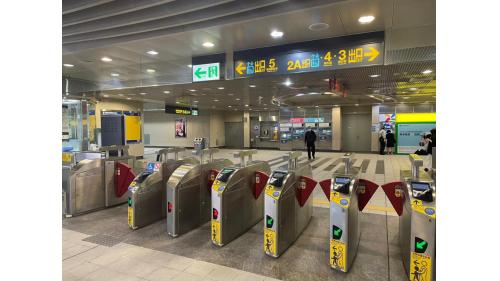 有車站大廳、詢問處、自動售票機、驗票閘門、洗手間。
&nbsp;
