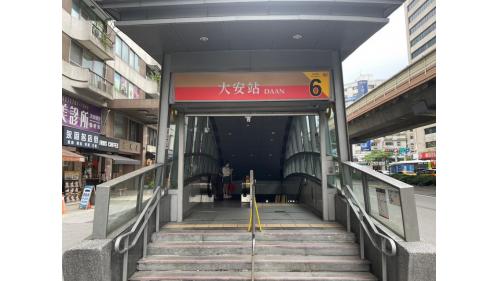 ６號出口。
&nbsp;
