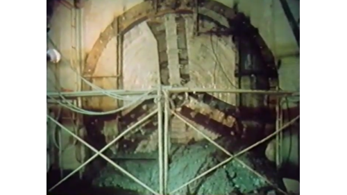 1983年3月22日，潛盾機正式開挖至1號到達井，前後3公里多的距離，花費22個月完成3,722環。