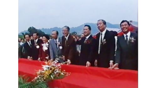 1993年11月1日，李總統登輝先生由省府主席宋楚瑜先生陪同，親臨工地主持大壩竣工及通水典禮。
