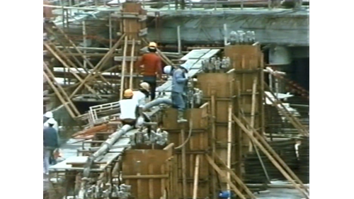 台北新站由榮工處承建的部分，包括地下連續壁的打設、土方挖運、地下四層及地上六層車站建築結構施工、東停車場，大眾捷運系統部分及主變電站大樓結構等。