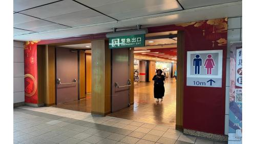 雙連站地下一樓大廳層設有車站大廳、詢問處、自動售票機、驗票閘門中山地下街(站體南側)、洗手間(地下街內)。
&nbsp;