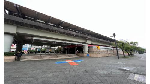 圓山站站體為高架二層車站。地面層為大廳穿堂層，出入口、車站大廳、詢問處、自動售票機、驗票閘門、洗手間（站體東側付費區內）
&nbsp;