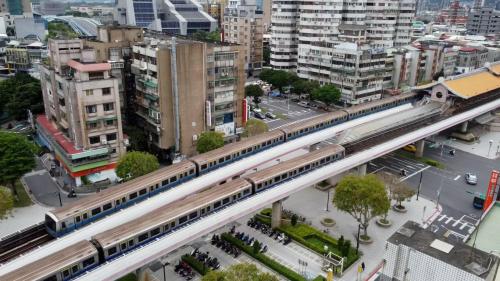 列車交會
&nbsp;