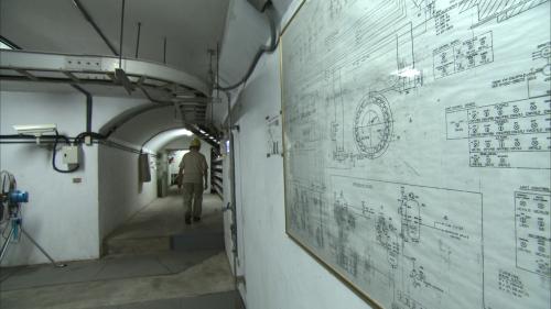 小粗坑電廠內部：1975年台電公司為了精簡組織，將小粗坑改為無人電廠，並改名為「桂山發電廠粗坑分廠」，與烏來及新龜山發電廠合併營運，持續運轉至今。