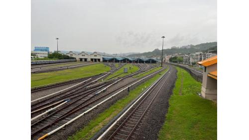 北投機廠位於復興崗站南邊，是台北捷運興建的首項工程項目，為台北捷運淡水信義線以及新北投支線的唯一調度機廠，是台北捷運面積最大、等級最高的五級機廠，除了擁有一般機廠的功能外，北投機廠還具有其他初期路網機廠所沒有的電聯車及相關設備，其佔地面積約為41公頃，可駐車數為30輛列車，更曾為東南亞地區最大的鐵路機廠。
&nbsp;