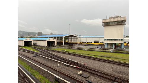 北投機廠位於復興崗站南邊，是台北捷運興建的首項工程項目，為台北捷運淡水信義線以及新北投支線的唯一調度機廠，是台北捷運面積最大、等級最高的五級機廠，除了擁有一般機廠的功能外，北投機廠還具有其他初期路網機廠所沒有的電聯車及相關設備，其佔地面積約為41公頃，可駐車數為30輛列車，更曾為東南亞地區最大的鐵路機廠。
&nbsp;