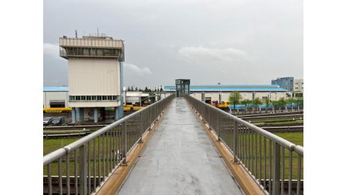 北投機廠位於復興崗站南邊，是台北捷運興建的首項工程項目，為台北捷運淡水信義線以及新北投支線的唯一調度機廠，是台北捷運面積最大、等級最高的五級機廠，除了擁有一般機廠的功能外，北投機廠還具有其他初期路網機廠所沒有的電聯車及相關設備，其佔地面積約為41公頃，可駐車數為30輛列車，更曾為東南亞地區最大的鐵路機廠。
&nbsp;