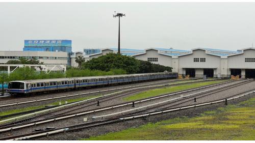 北投機廠位於復興崗站南邊，是台北捷運興建的首項工程項目，為台北捷運淡水信義線以及新北投支線的唯一調度機廠，是台北捷運面積最大、等級最高的五級機廠，除了擁有一般機廠的功能外，北投機廠還具有其他初期路網機廠所沒有的電聯車及相關設備，其佔地面積約為41公頃，可駐車數為30輛列車，更曾為東南亞地區最大的鐵路機廠。
&nbsp;