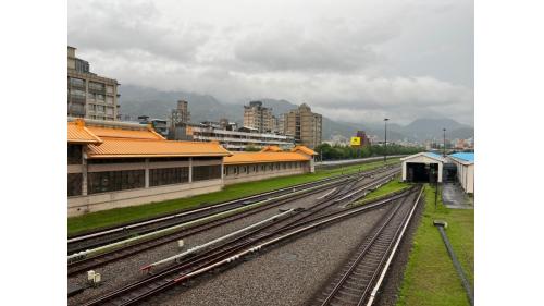 北投機廠位於復興崗站南邊，是台北捷運興建的首項工程項目，為台北捷運淡水信義線以及新北投支線的唯一調度機廠，是台北捷運面積最大、等級最高的五級機廠，除了擁有一般機廠的功能外，北投機廠還具有其他初期路網機廠所沒有的電聯車及相關設備，其佔地面積約為41公頃，可駐車數為30輛列車，更曾為東南亞地區最大的鐵路機廠。
&nbsp;