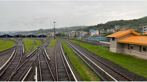 北投機廠位於復興崗站南邊，是台北捷運興建的首項工程項目，為台北捷運淡水信義線以及新北投支線的唯一調度機廠，是台北捷運面積最大、等級最高的五級機廠，除了擁有一般機廠的功能外，北投機廠還具有其他初期路網機廠所沒有的電聯車及相關設備，其佔地面積約為41公頃，可駐車數為30輛列車，更曾為東南亞地區最大的鐵路機廠。
&nbsp;