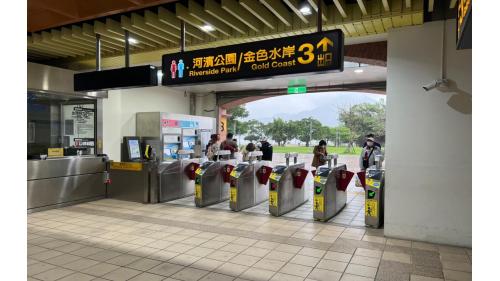 淡水站出口3近金色水岸。
&nbsp;