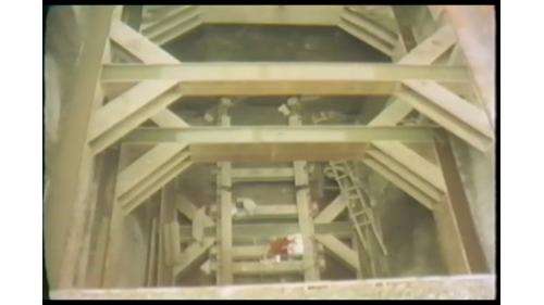 &nbsp;         榮工處在民權東路南側的建國北路上採用地下連續壁施工法修築一座出發工作井，工作井長15公尺、寬8公尺、深入地下15公尺，作為日後潛盾機安裝出發和施工人員進出的作業場地。