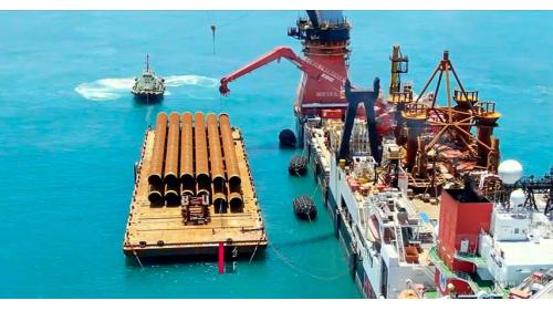 由銘榮元公司負責承製首支離岸風電的國產鋼管樁由高雄港75號碼頭運抵風場。
&nbsp;