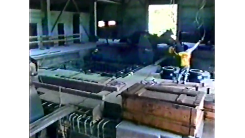 &nbsp;電廠位於杜爾河與皮亞河交匯附近，基礎混凝土厚度2公尺，可安裝兩部發電機，與下游段地下電廠相距約10公里。