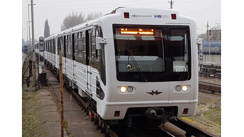 布達佩斯地鐵（匈牙利語：Budapesti Metr&oacute;）位於匈牙利首都布達佩斯的地鐵系統，由四條線路組成，全長39.4公里，設有48座車站。4號線於2014年投入使用，為全世界歷史僅次於倫敦地鐵的地鐵系統，其1號線在2002年被宣告為世界遺產。【圖:3號線翻新的81-717.2K/714.2K形電車】
&nbsp;