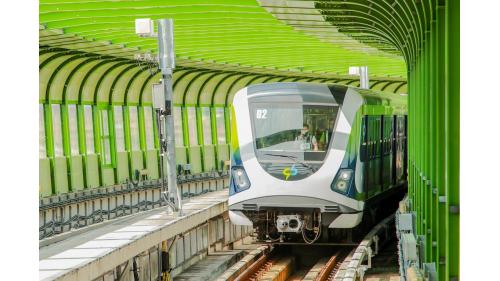 臺中綠線捷運於2021年開通。【圖:行駛中的臺中捷運列車】