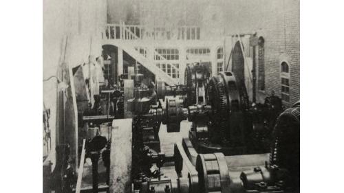 濁水水力發電廠發電機組：濁水發電所1921年(大正10年)開始興建，1923年(大正12年)2月完工啟用。總容量為3.67MW，後由嘉南大圳組合讓渡予台電會社