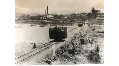嘉南大圳>烏山頭水庫的鐵路系統：導水路施工期間，為搬運工事材料及設備，還舖設了輕便鐵路軌道。