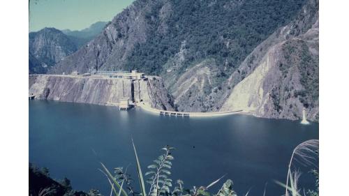 德基水庫於1969年12月8日開工興建，1973年6月26日達到首期發電初步需求，1973年12月水庫開始蓄水，1974年9月全部完成。
&nbsp;