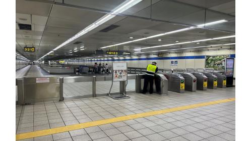 善導寺站為地下二層車站，設有6處出入口，地下二樓為月台層，為一島式月台，且設有半高式月台門。