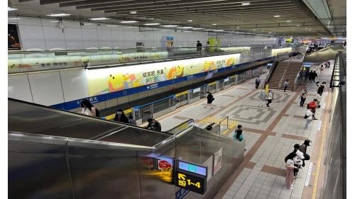 忠孝敦化站為地下二層車站，共有8處出入口，為台北捷運非轉乘站中，出口最多之車站，地下一樓為大廳層，地下二樓為月台層，設有一座島式月台，月台門採半高式設計。與忠孝復興站同為可連接東區地下街之捷運站，各出入口外亦設有周邊商圈及廣場等。