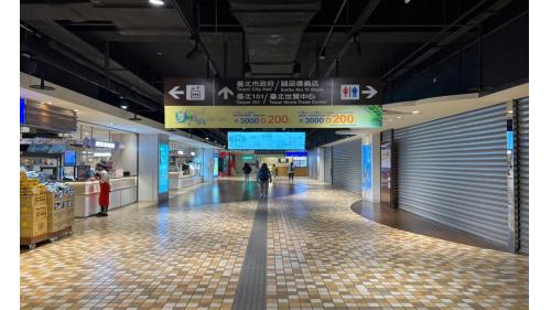 市政府站位於信義區忠孝東路五段，於1999年12月通車啟用，為地下二層車站，共有5處出入口，地下一樓為大廳層，設有人行地下道，地下二樓為月台層，為島式月台且採用半高式月台門。
&nbsp;