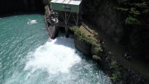德基發電廠機組發電尾水經隧道出口，匯聚了德基副壩靜水池餘水，排放到大甲溪本流中，供下游各發電廠發電。
&nbsp;