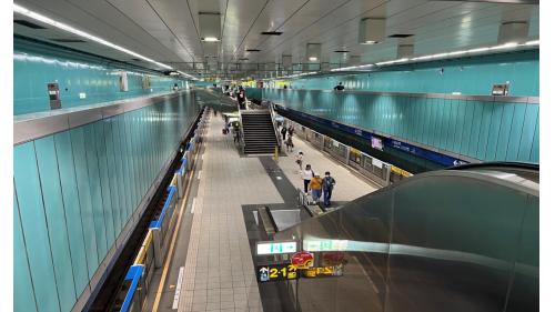 後山埤站副站名為五分埔商圈，位於忠孝東路六段上，於2000年12月通車後山埤站體為地下二層車站，設有4處出入口，地下一樓為大廳層，地下二樓為月台層，設有一座島式月台及半高式月台門。【一月台往南港展覽館站方向；二月台往頂埔/亞東醫院方向】
&nbsp;