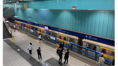 後山埤站副站名為五分埔商圈，位於忠孝東路六段上，於2000年12月通車後山埤站體為地下二層車站，設有4處出入口，地下一樓為大廳層，地下二樓為月台層，設有一座島式月台及半高式月台門。【一月台往南港展覽館站方向；二月台往頂埔/亞東醫院方向】