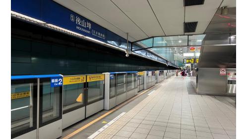 後山埤站副站名為五分埔商圈，位於忠孝東路六段上，於2000年12月通車後山埤站體為地下二層車站，設有4處出入口，地下一樓為大廳層，地下二樓為月台層，設有一座島式月台及半高式月台門。
&nbsp;