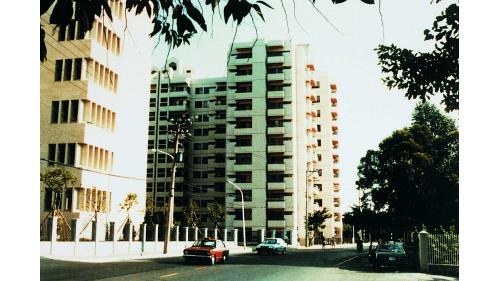 &nbsp;台北榮總更新計劃於1980年推動，更新工程由榮工處承辦，第一期工程項目包括研究大樓、會議廳、臨時病房、體育館及職務官宿舍等建築設施，榮工處在短短的2年時間內完成第一期工程，於1983年8月提早交付啟用。