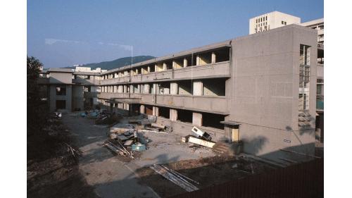 &nbsp;係將原有不合時代要求的中央病房加以拆除，興建成為地下3層地上24層的大樓，以整合醫療作業體系。【圖為待拆除的中央病房】