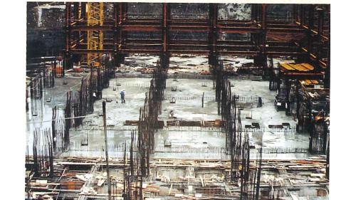 &nbsp;地下基礎開挖後打設基礎混凝土