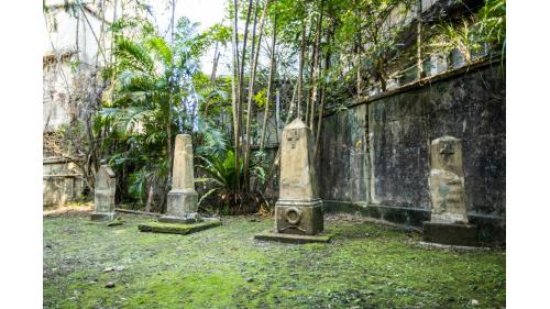 基隆港:法國公墓紀念公園墓碑  (1885年)