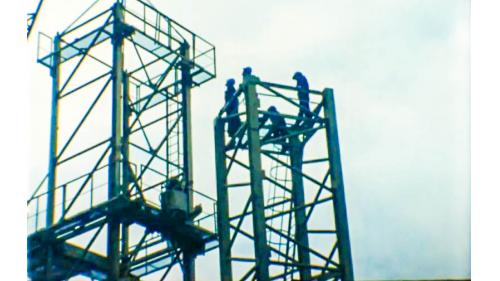 &nbsp;為建造此鋼骨結構醫院，榮工處添購2部550噸的最大塔式吊車，另加400噸及300噸塔式吊車加入施工。